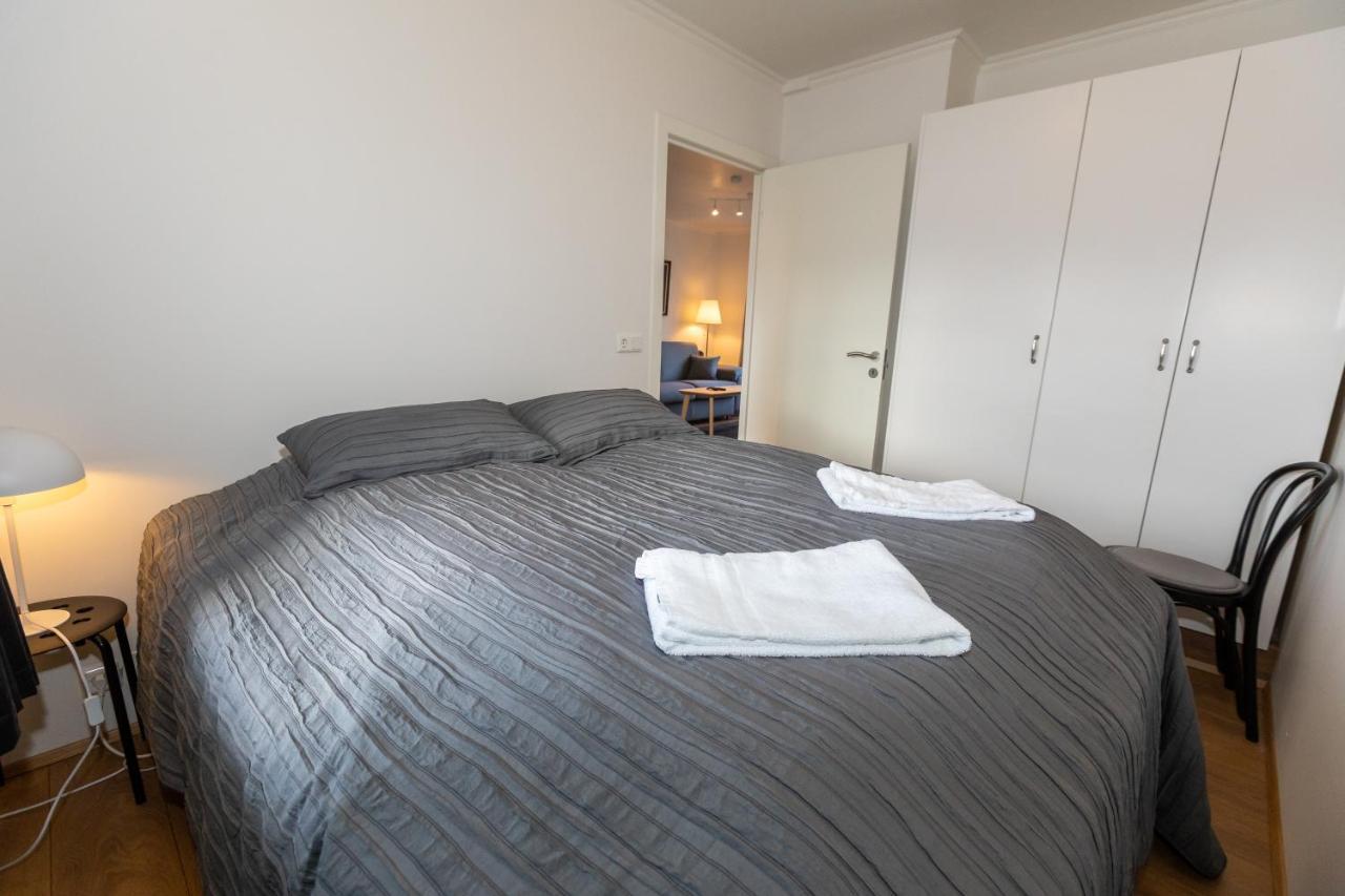 Central Apartment With Two Bedrooms And Balcony- Strandgata 9 阿克雷里 外观 照片